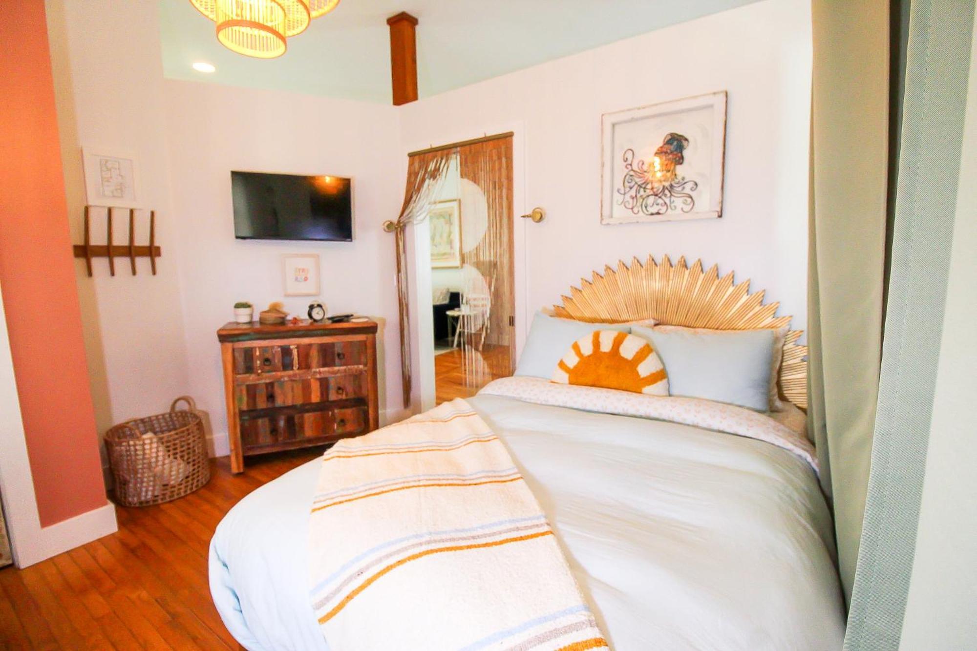Holiday home Luxurious Bohemian In Lincolnville - Mins From Downtown! *
